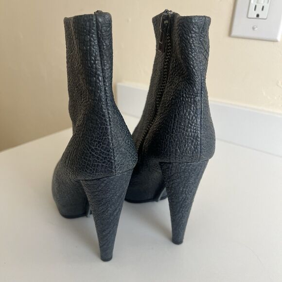 Acne Studios Women’s Araceli Texture Ankle Boots Navy Blue Leather Size 8/38 - Picture 6 of 15